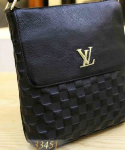 Túi Đeo Chéo nắp đậy Louis Vuitton 33451 Đen