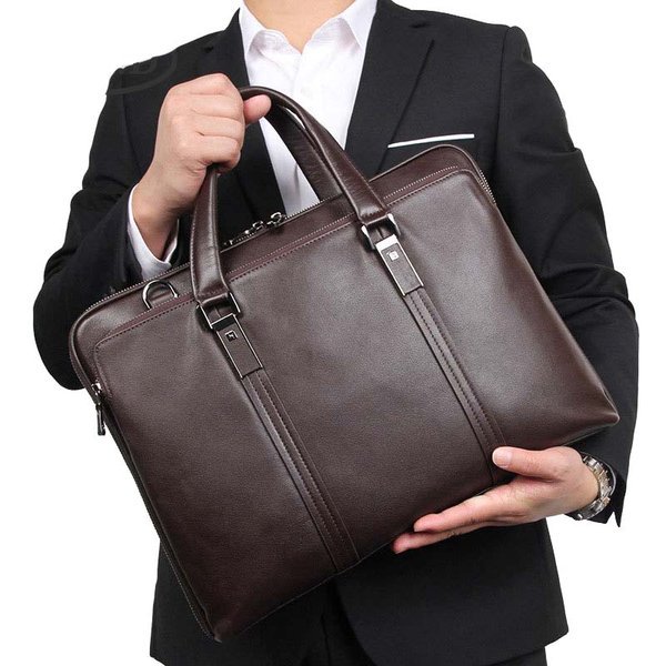Phong thái đẳng cấp quý ông cùng cặp da nam