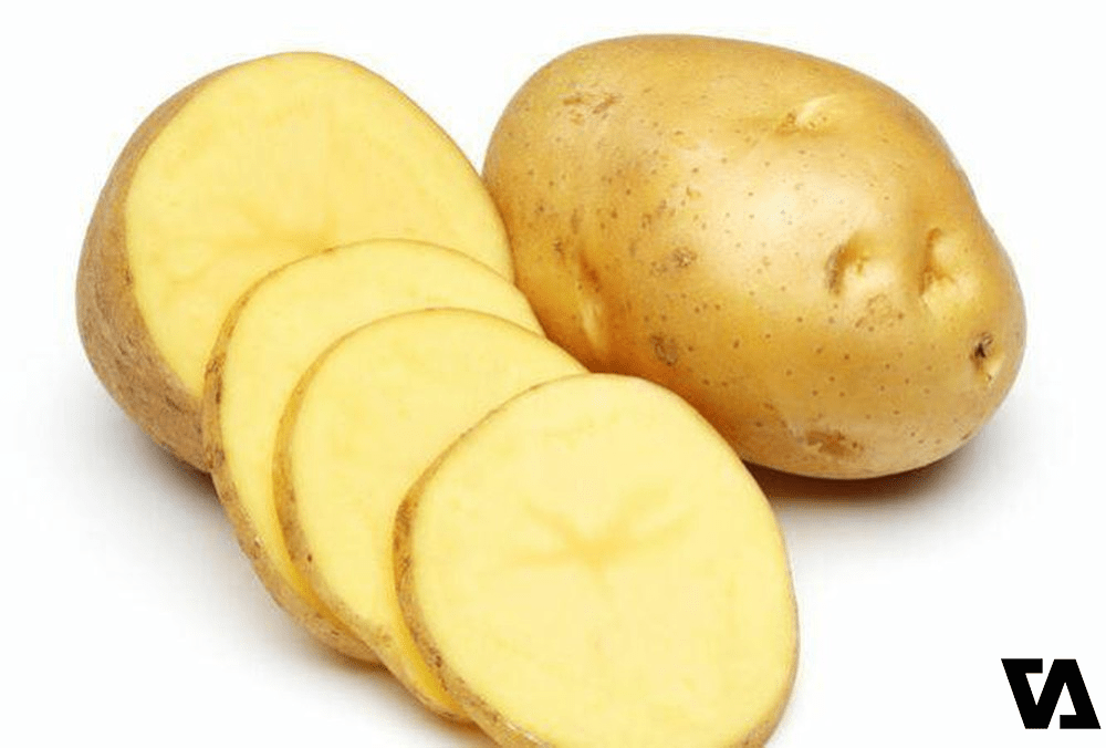 Nhựa trong khoai tây tươi có thể làm sạch vết bẩn do nấm mốc rất hiệu quả