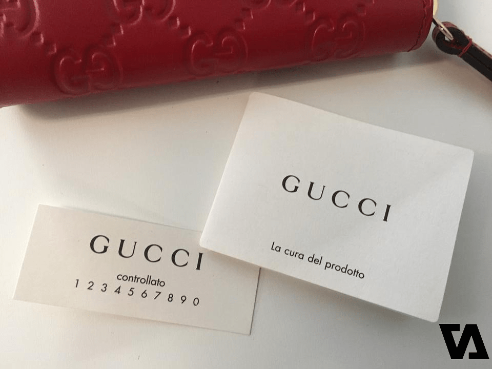 Những tấm thẻ controllato đi kèm túi xách Gucci
