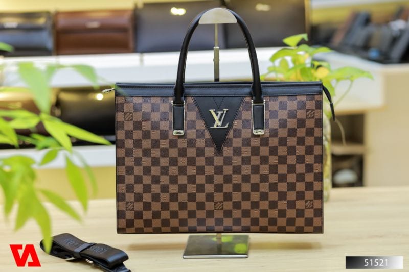 Túi đeo chéo Louis Vuitton District PM Monogram  TheLuxe